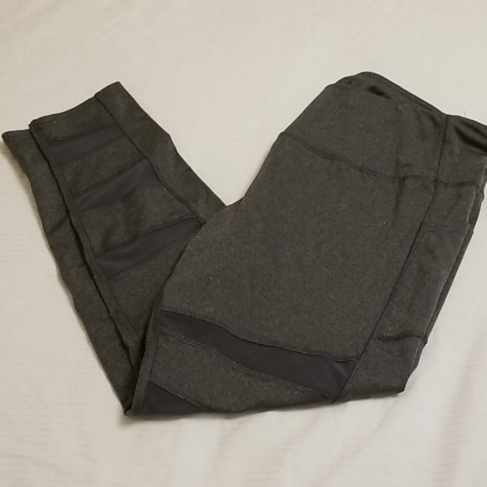 Grey active leggings with mesh pannels